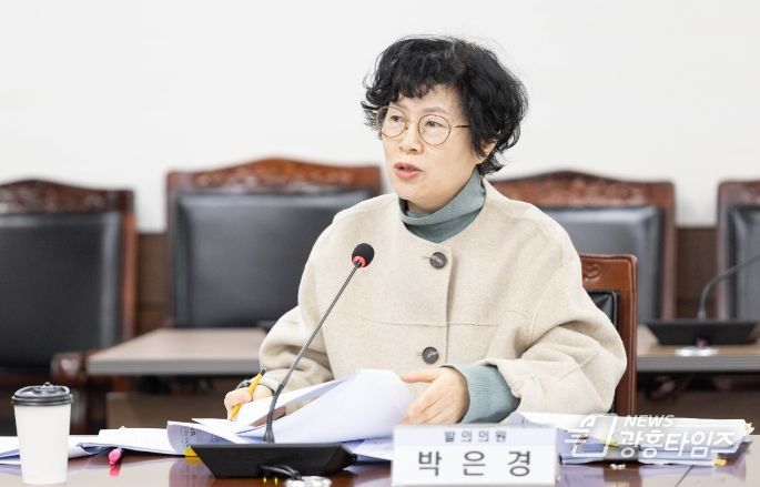.‘안산시 문화·체육·관광 행사 이에스지(ESG) 실천에 관한 조례안’을 대표 발의한 박은경 의원의 모습