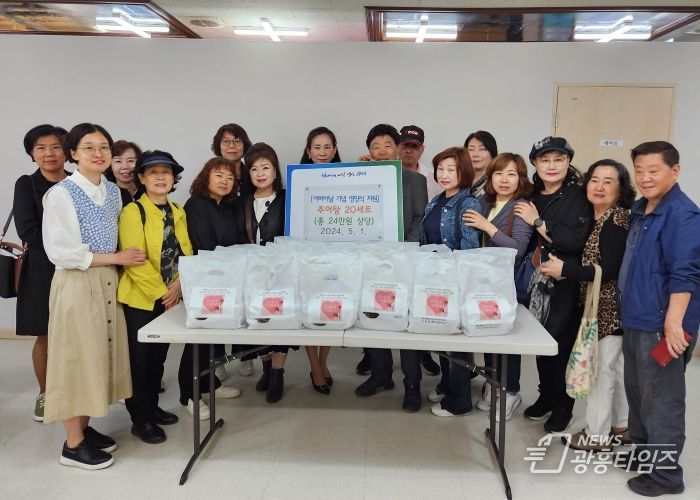 광명시 철산4동 지역사회보장협의체는 지난 1일 ‘어버이날 기념 영양식 나눔 행사’를 진행했다.