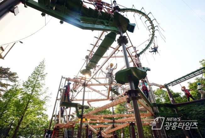 자연 속에서 스릴 가득... 의왕 왕송호수‘어드벤처’인기