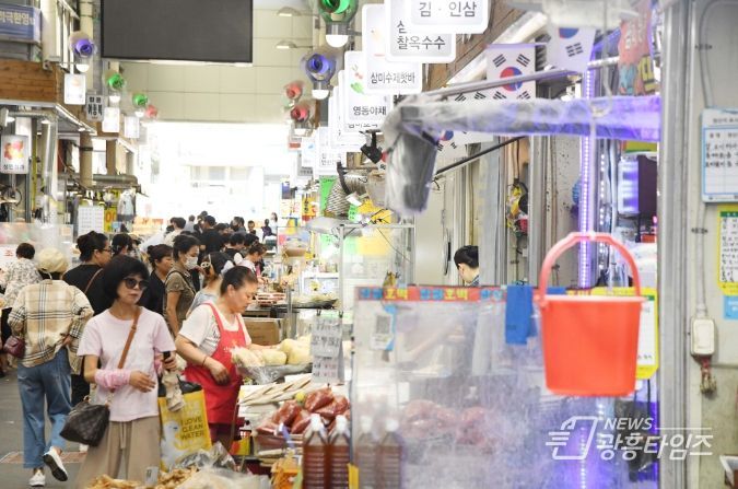 시민들로 북적이는 삼미시장
