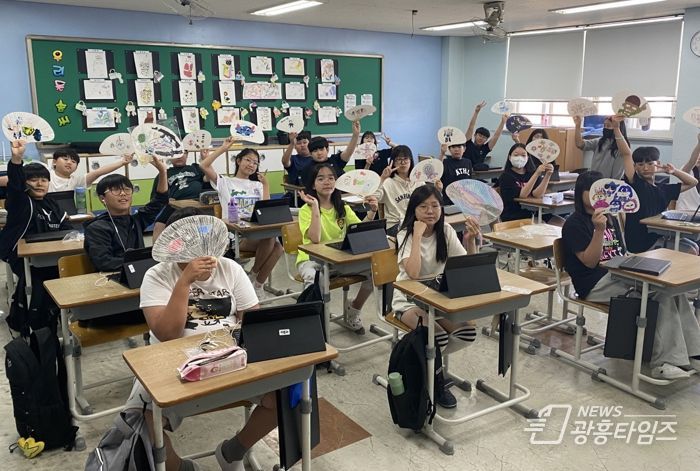 시흥시 군자동 주민자치회, ‘이야기가 있는 나만의 부채 만들기’ 성료