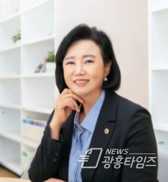경기도의회 제1부의장 정윤경 도의원(더불어민주당, 군포1)