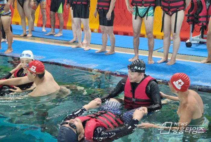 생존수영 연수 진행