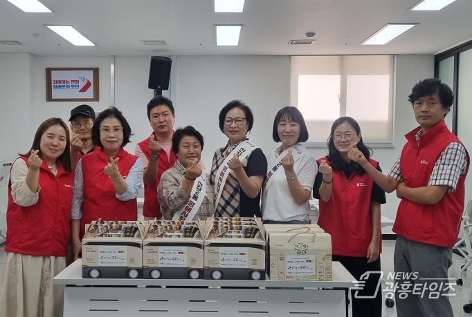 오산시 신장2동 명예사회복지공무원, 1인 가구 고립예방 ‘먹거리 꾸러미’ 전달