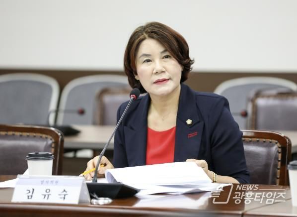 지난달 27일 열린 기획행정위원회에서의 김유숙 의원의 모습.