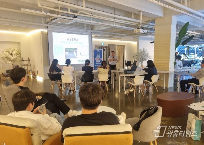 광명시는 지난 4~5일 카페 가우디에서 ‘공공갈등관리 공무원 역량강화 교육’을 실시했다.