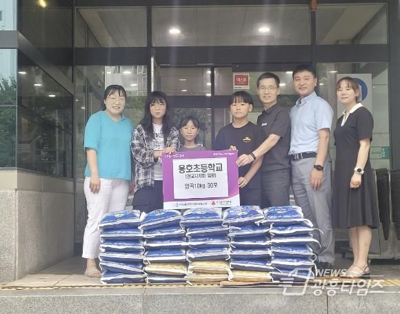 군포시 용호초등학교 전교자치회 바자회 수익 군포2동에 기탁