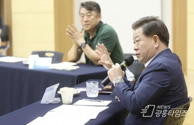 광명시이 다자녀 가정에 대한 정책 지원을 확대하기 위해 노력하겠다는 뜻을 밝혔다. 사진은 박승원 광명시장