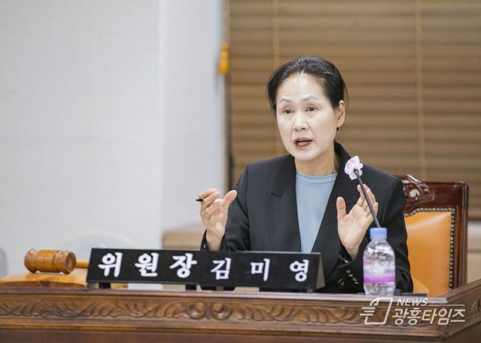 발언 중인 김미영 위원장