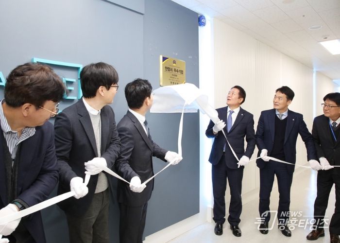 안양시, 리엔젠・에이스공조에서 우수기업 현판식 열어