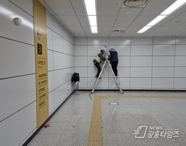 시흥대야역 4번 출입구 내부 공사 모습
