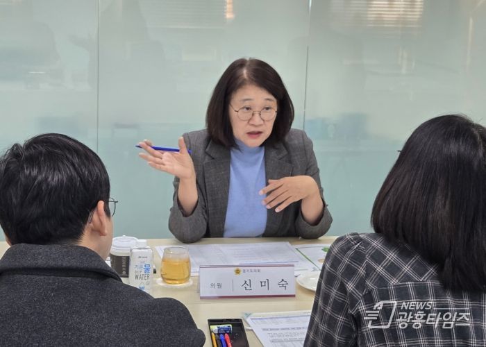 경기도의회 신미숙 의원, 화성 동부 교육 현안 논의…안정적 예산 집행 당부