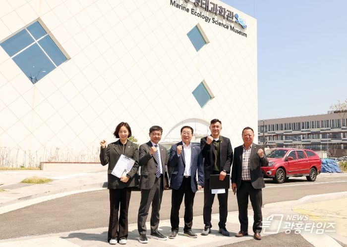 시흥시의회 도시환경위원회, 거북섬 해양생태과학관 및 환경개선 사업 현장 점검