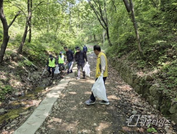 주민과 함께 환경정화 및 안전예방 활동을 진행하며 안전한 마을을 만들어 나간다