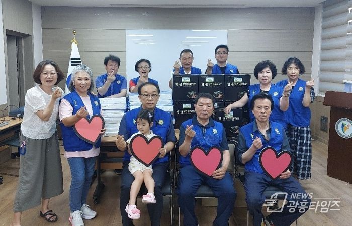 광명시 하안3동 바르게살기운동위원회는 지난 10일 하안3동 행정복지센터에서 관내 취약계층을 위한 ‘생활용품 나눔 행사’를 열었다.