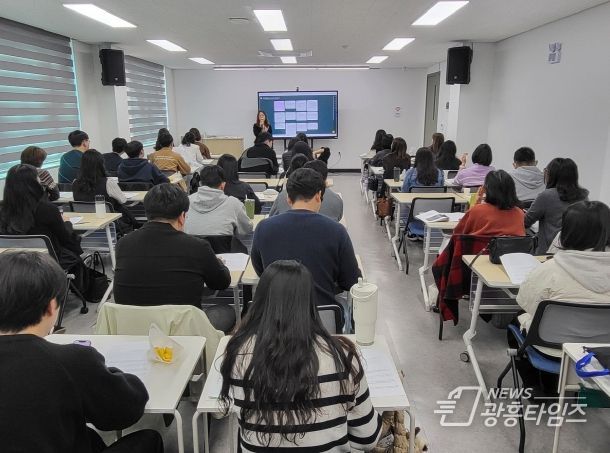 화성특례시가 4일 신규 복지업무 담당 공직자를 대상으로 역량 강화 교육을 하고 있다.