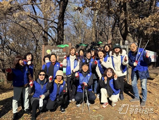 의왕시 부곡동 바르게살기위원회, '덕성봉 청결운동' 실시