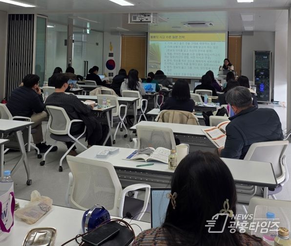 안산교육지원청, '2025 하이러닝 기반 질문·토론·성장이 있는 AI 교실' 직무연수 운영