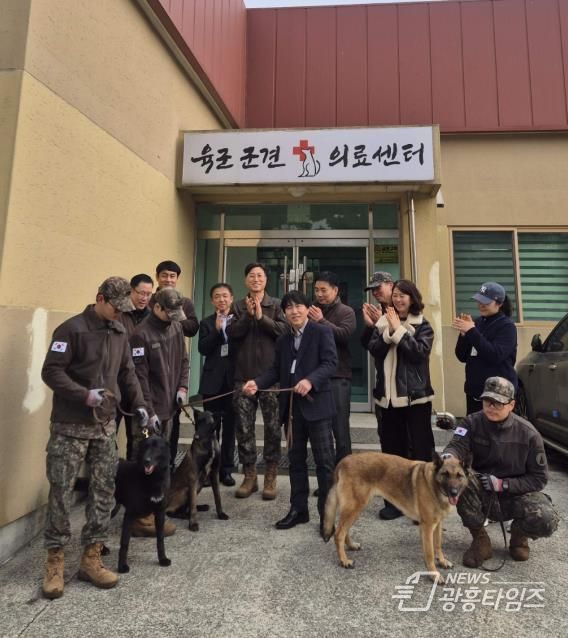 경기도가 지난 5일 육군 군견훈련소를 방문하여 은퇴군견 3마리를 인수하였다