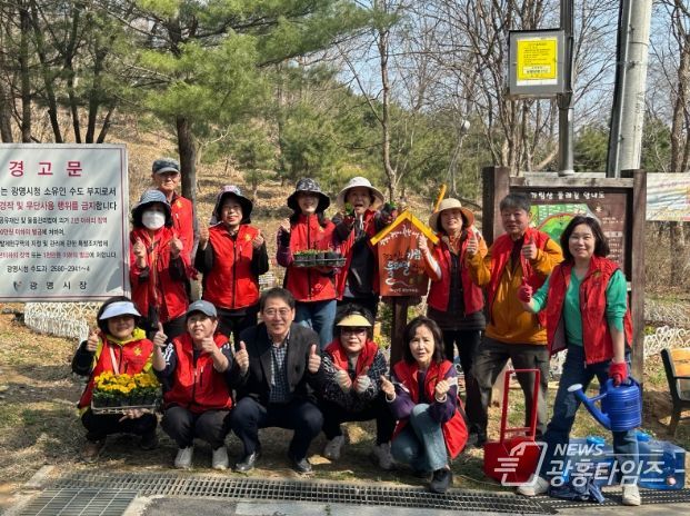 하안1동 주민자치회, 가림산 둘레길에 ‘봄꽃 향기’ 심다