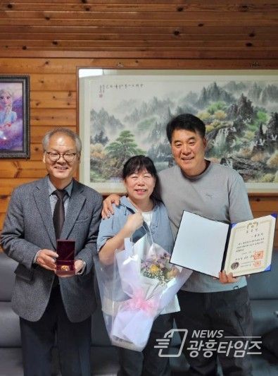 故 김흥악 지사의 외증손자 내외